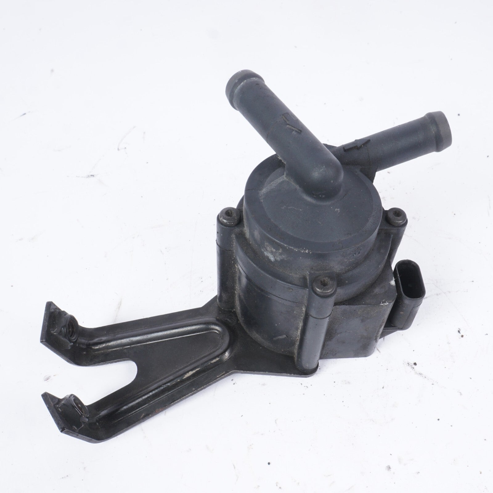 2012-2018 BMW 650I 550i 750i Auxiliary Water Pump 11517629916 OEM