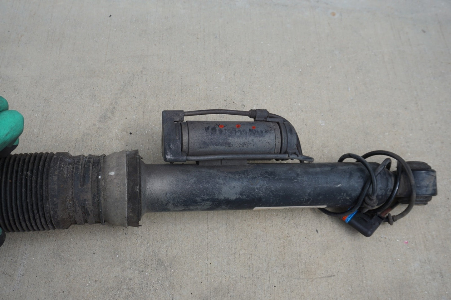 07-13 Mercedes W221 S550 CL550 Rear Left Air Suspension Shock Strut Airmatic OEM