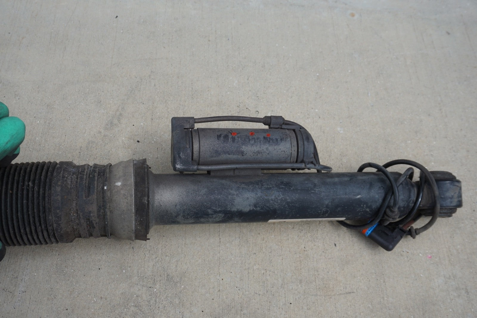 07-13 Mercedes W221 S550 CL550 Rear Left Air Suspension Shock Strut Airmatic OEM
