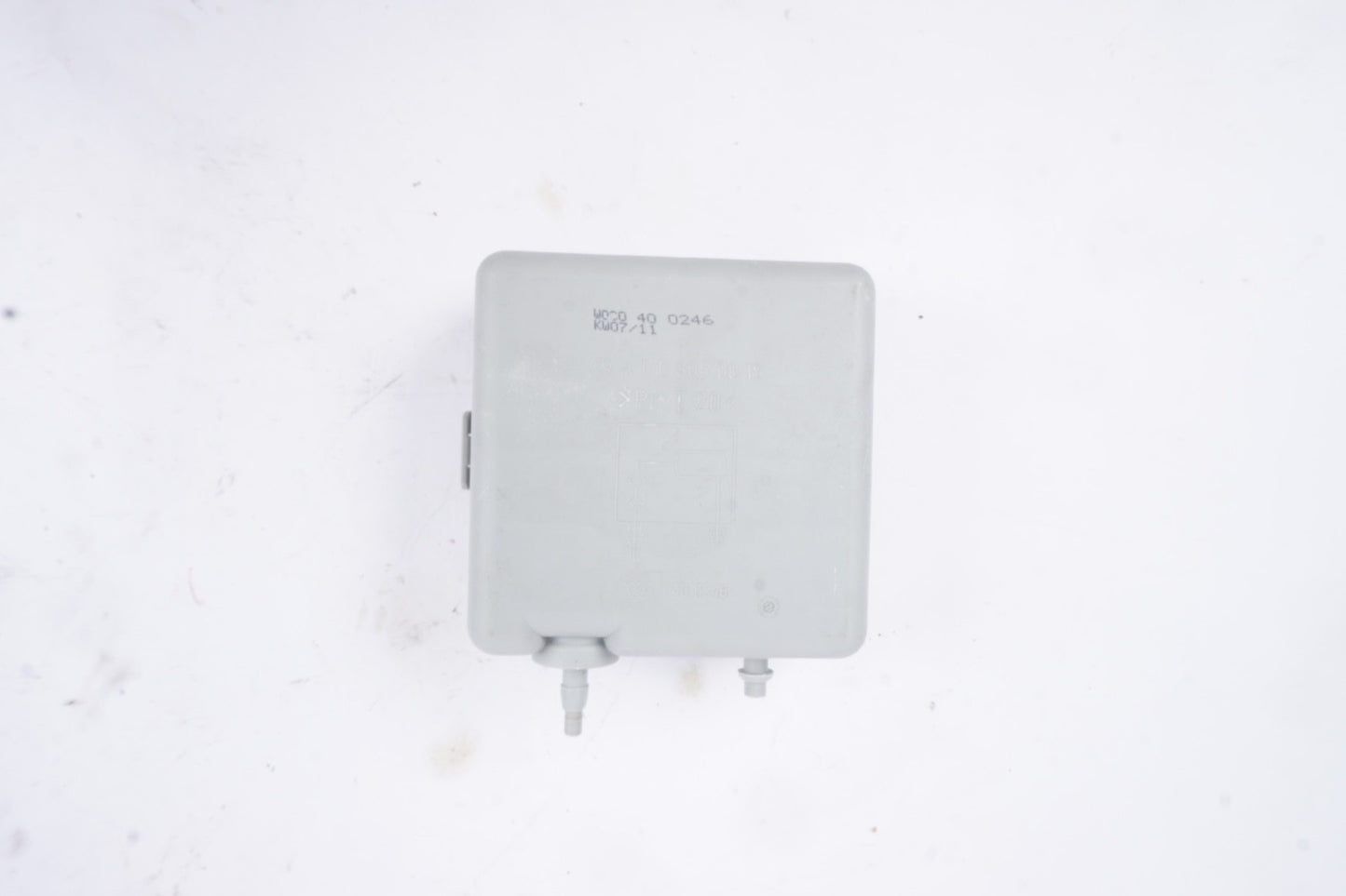 2012 - 2017 MERCEDES W222 S550 REAR TRUNK VACUUM TANK RESERVOIR OEM.