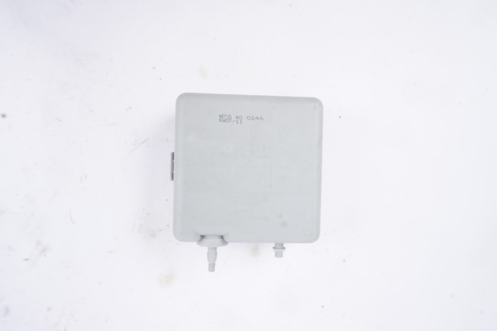 2012 - 2017 MERCEDES W222 S550 REAR TRUNK VACUUM TANK RESERVOIR OEM.