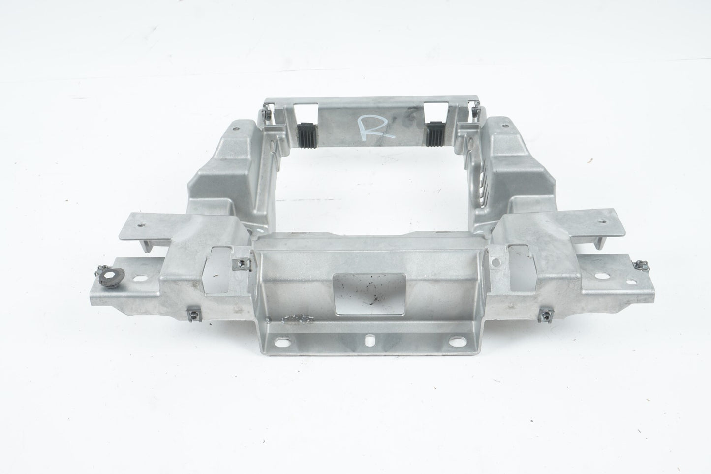 14 - 17 MASERATI QUATTROPORTE DASH CENTER SCREEN MOUNT BRACKET 670001623 OEM