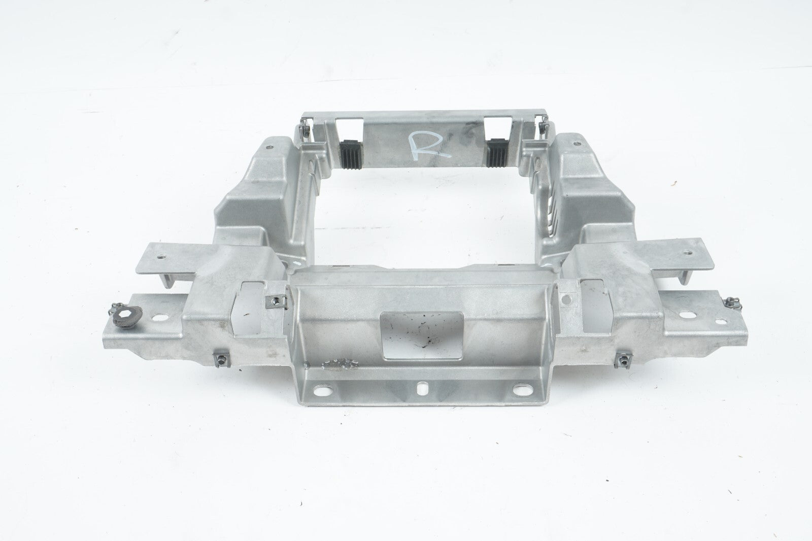 14 - 17 MASERATI QUATTROPORTE DASH CENTER SCREEN MOUNT BRACKET 670001623 OEM