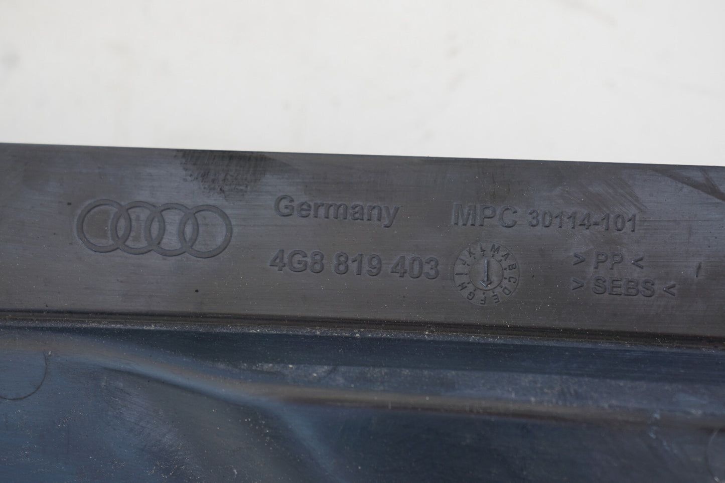 2012 - 2014 AUDI A7 FRONT WINDSHIELD COWL COVER TRIM 4G8819403 OEM