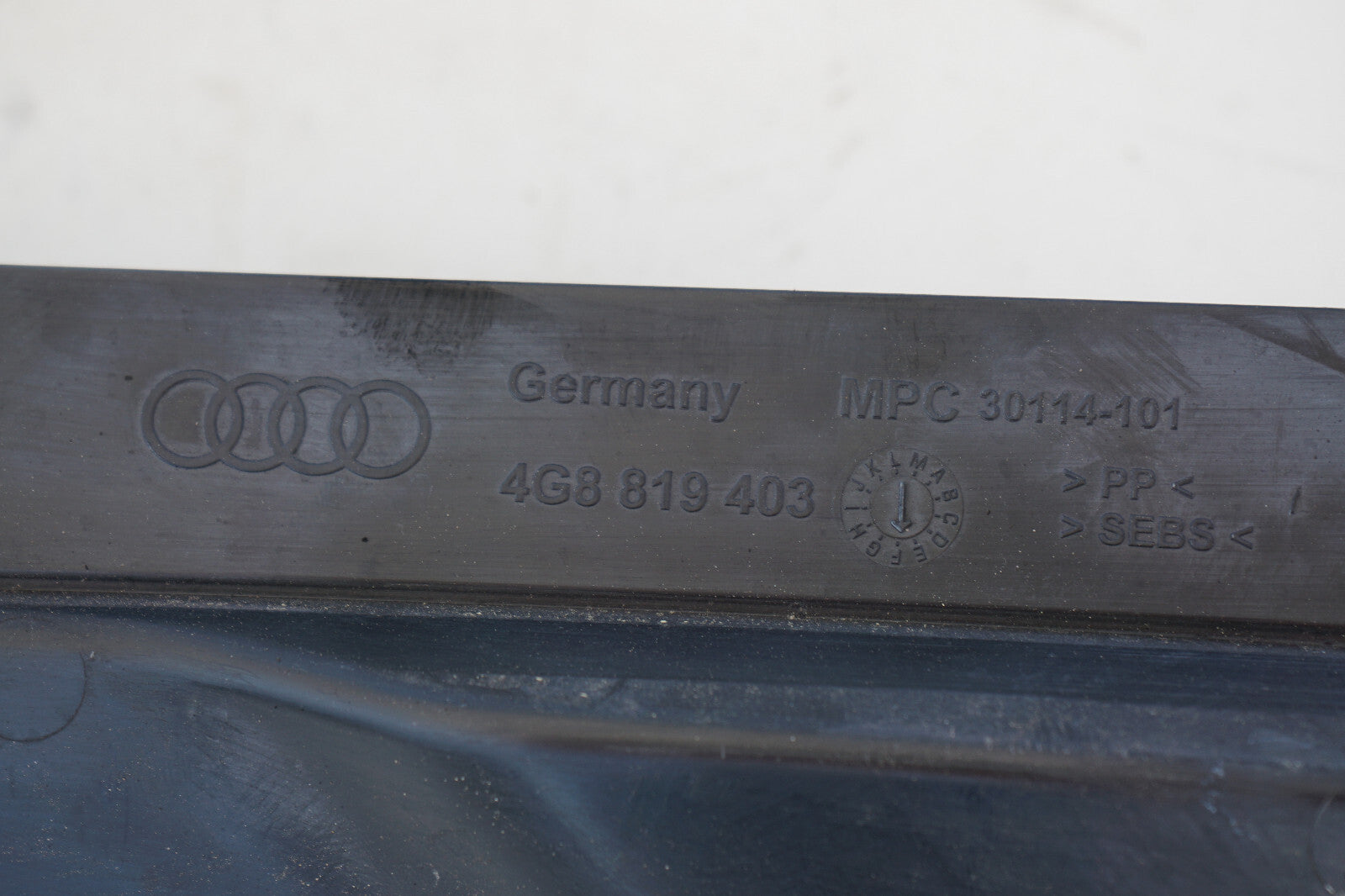 2012 - 2014 AUDI A7 FRONT WINDSHIELD COWL COVER TRIM 4G8819403 OEM