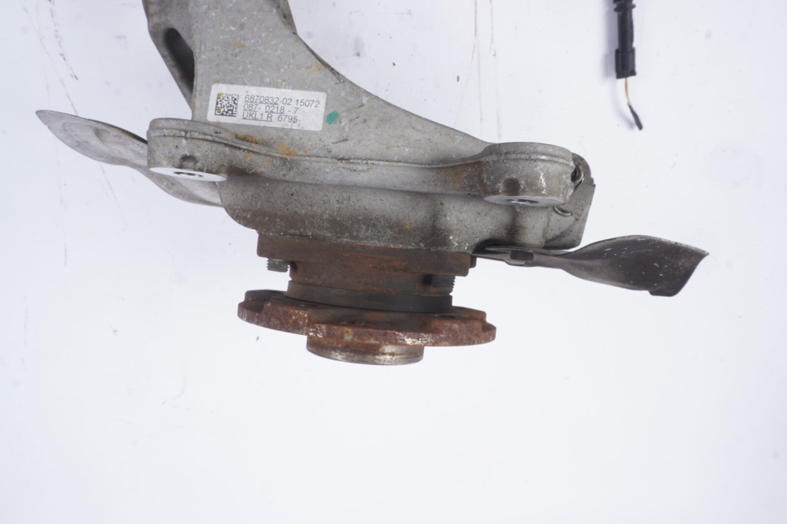 2014 - 2024 MINI COOPER F55 FRONT RIGHT SIDE SPINDLE KNUCKLE & HUB OEM 6876644