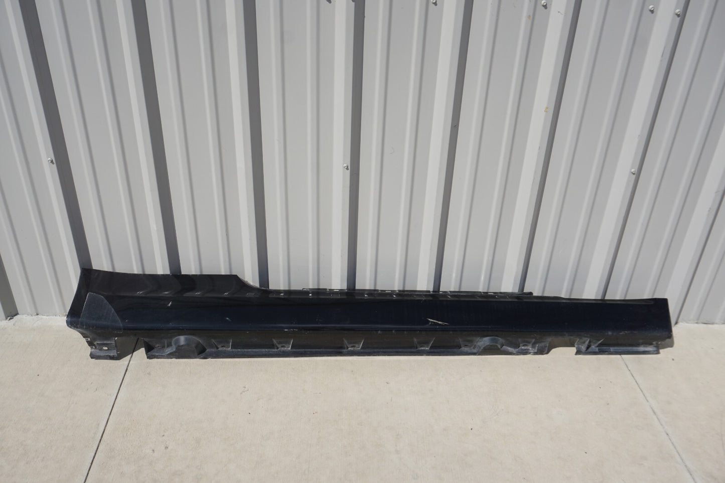 2004 - 2007  BMW 650i E63 E64 Rocker Panel Skirt Molding Right Passenger OEM