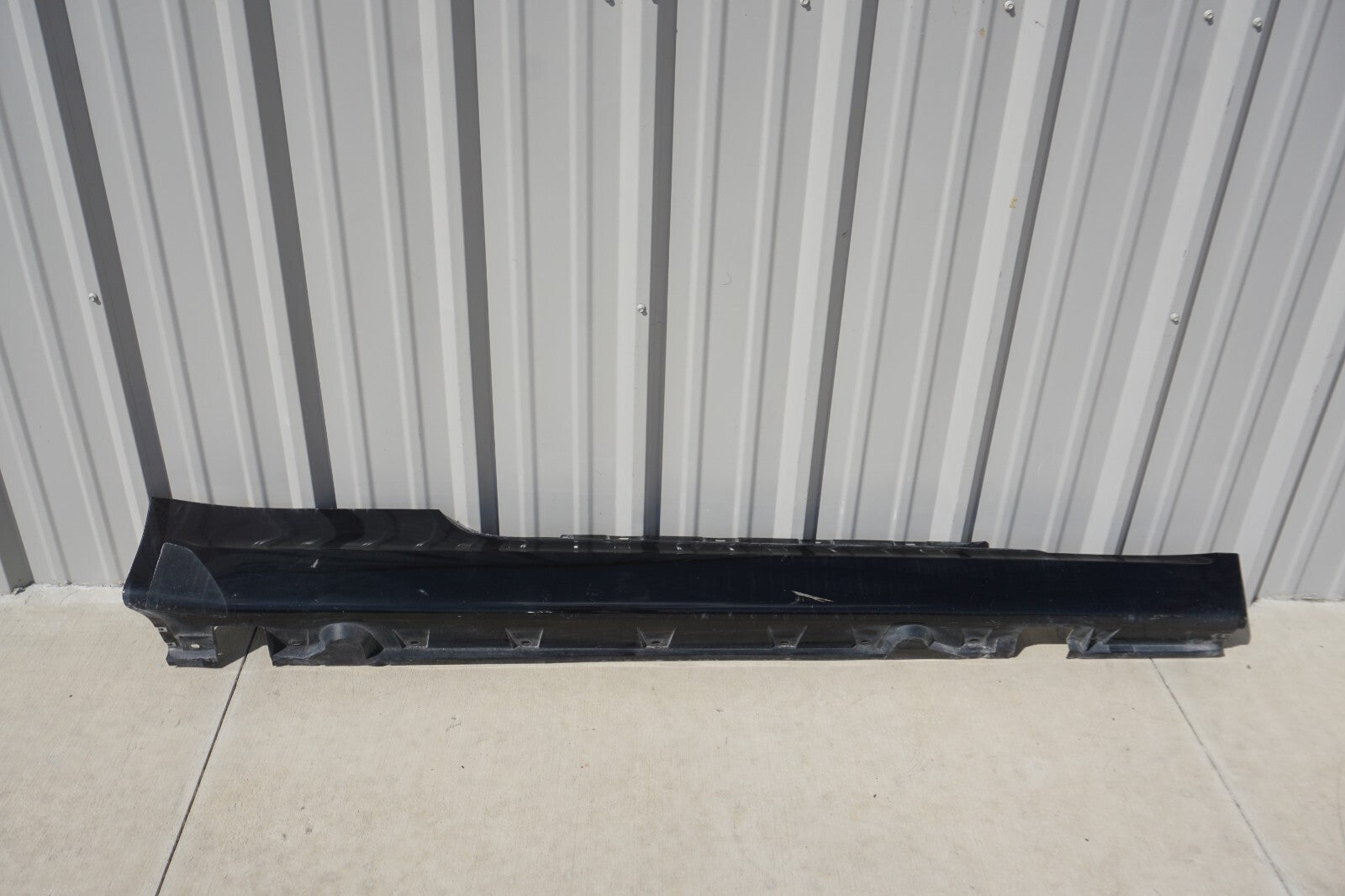 2004 - 2007  BMW 650i E63 E64 Rocker Panel Skirt Molding Right Passenger OEM