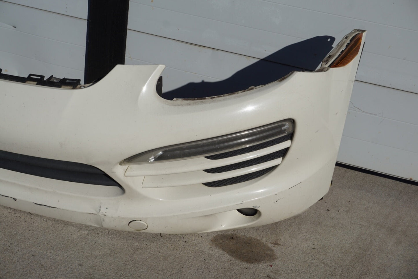 11-14 Porsche Cayenne 958 Front Bumper Cover 95850522131 HAS BAMAGE