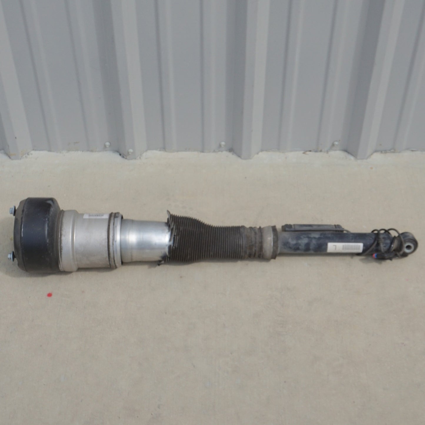 07-13 Mercedes W221 S550 CL550 Rear Left Air Suspension Shock Strut Airmatic OEM
