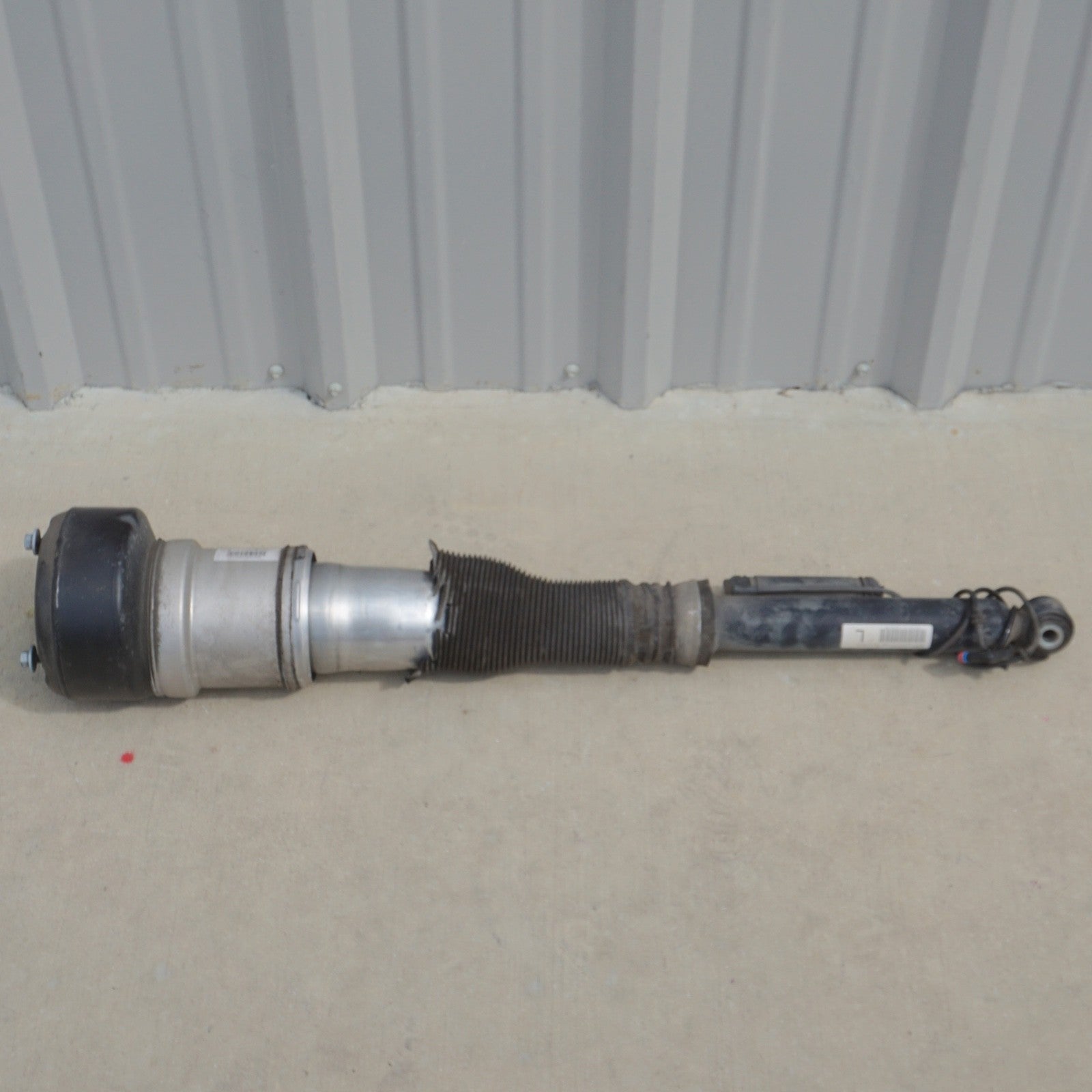07-13 Mercedes W221 S550 CL550 Rear Left Air Suspension Shock Strut Airmatic OEM