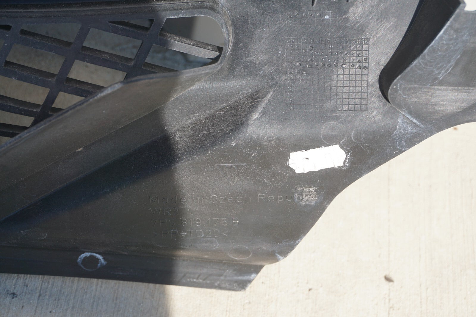 11-18 Porsche Cayenne 958 Windshield Wiper Cowl Panel 7P5819401B OEM