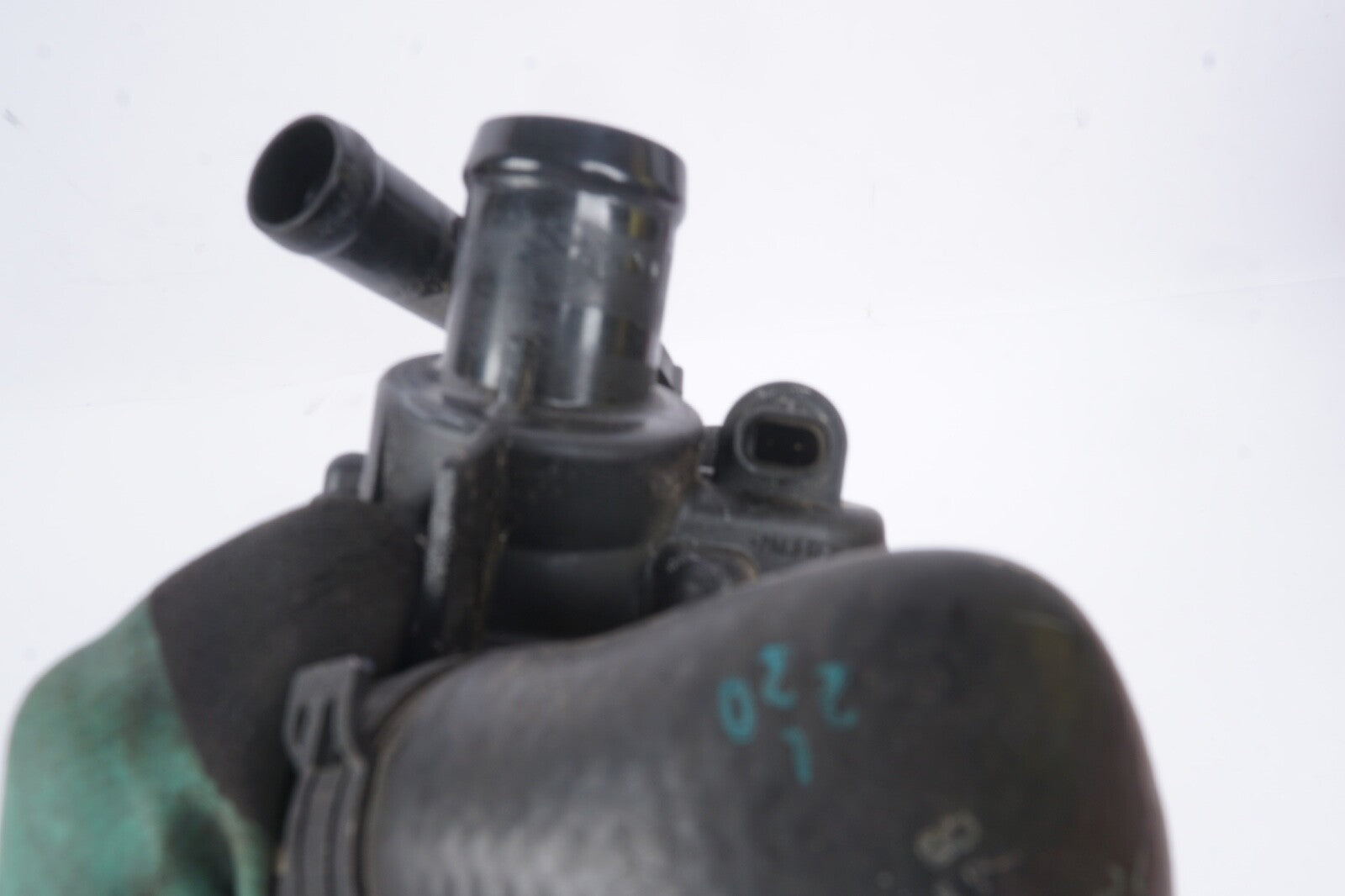 2015 - 2020 MERCEDES GLA250 (X156) 2.0L TURBO ENGINE THERMOSTAT HOUSING