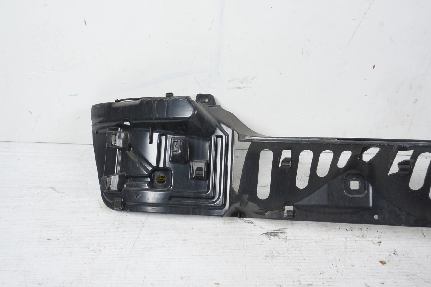 13-18 BMW 650i 640i F06 Rear Bumper Cover Center Bracket Support  OEM