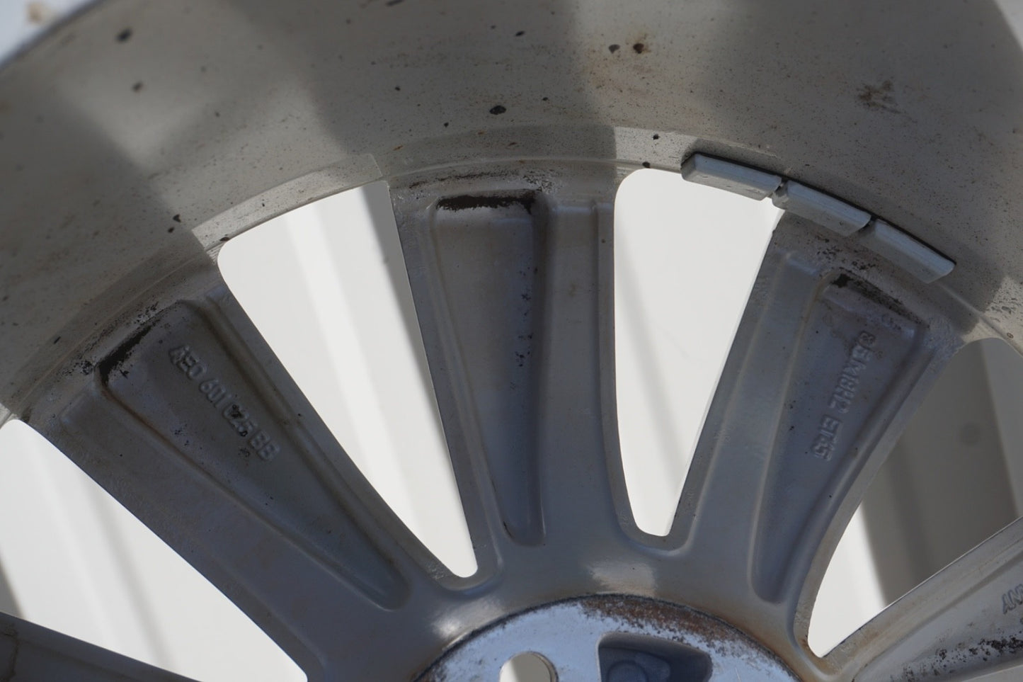2008-2010 Audi A8 Quattro Wheel Rim  18  4E0601025BB OEM