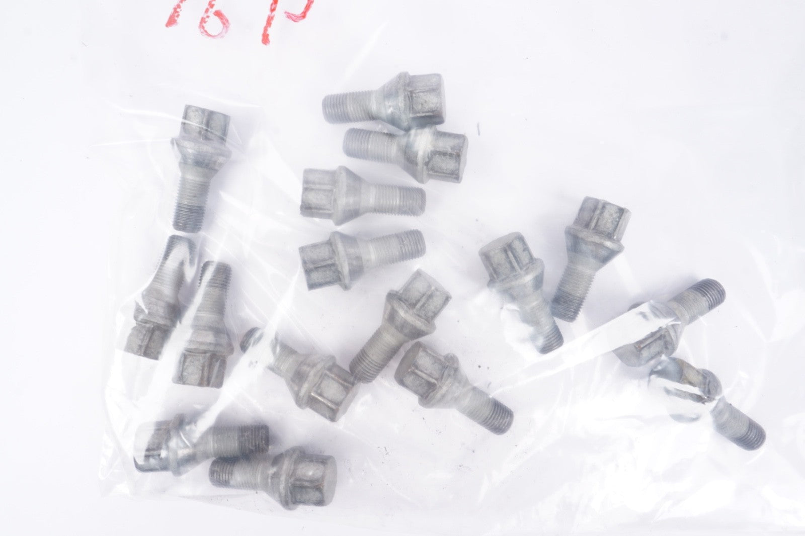 2012 - 2017 FIAT 500 16 PIECES LUG NUTS
