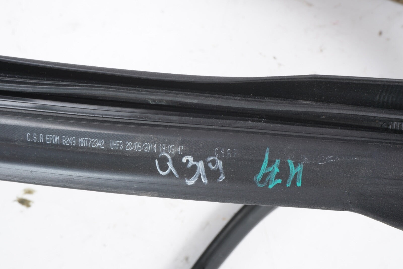 2014 - 2020 MASERATI GHIBLI FRONT LEFT DOOR RUBBER WEATHER STRIP SEAL OEM