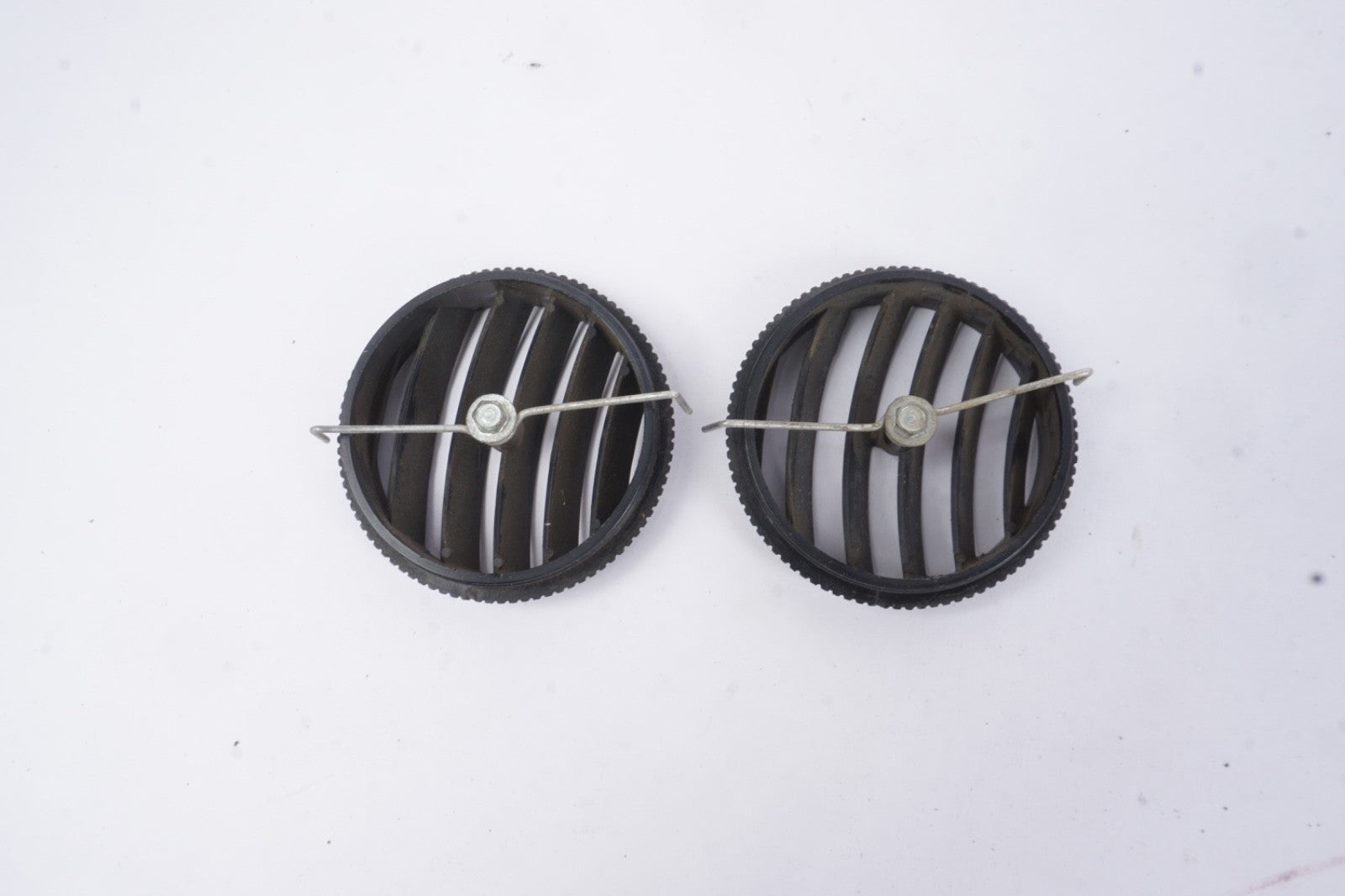 Clearance Kysor 3-1/8 in. Round Louver with 3 in. Mounting Diameter – 3299017