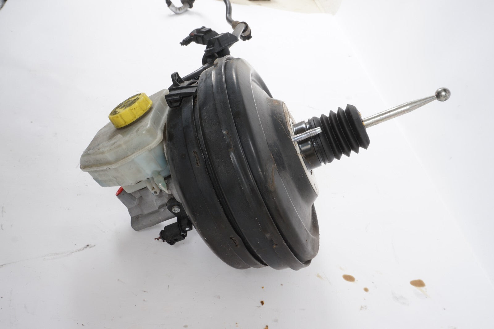 2011 - 2018 Porsche Cayenne 92A Brake Vacuum Booster Power Brake Master Cylinder