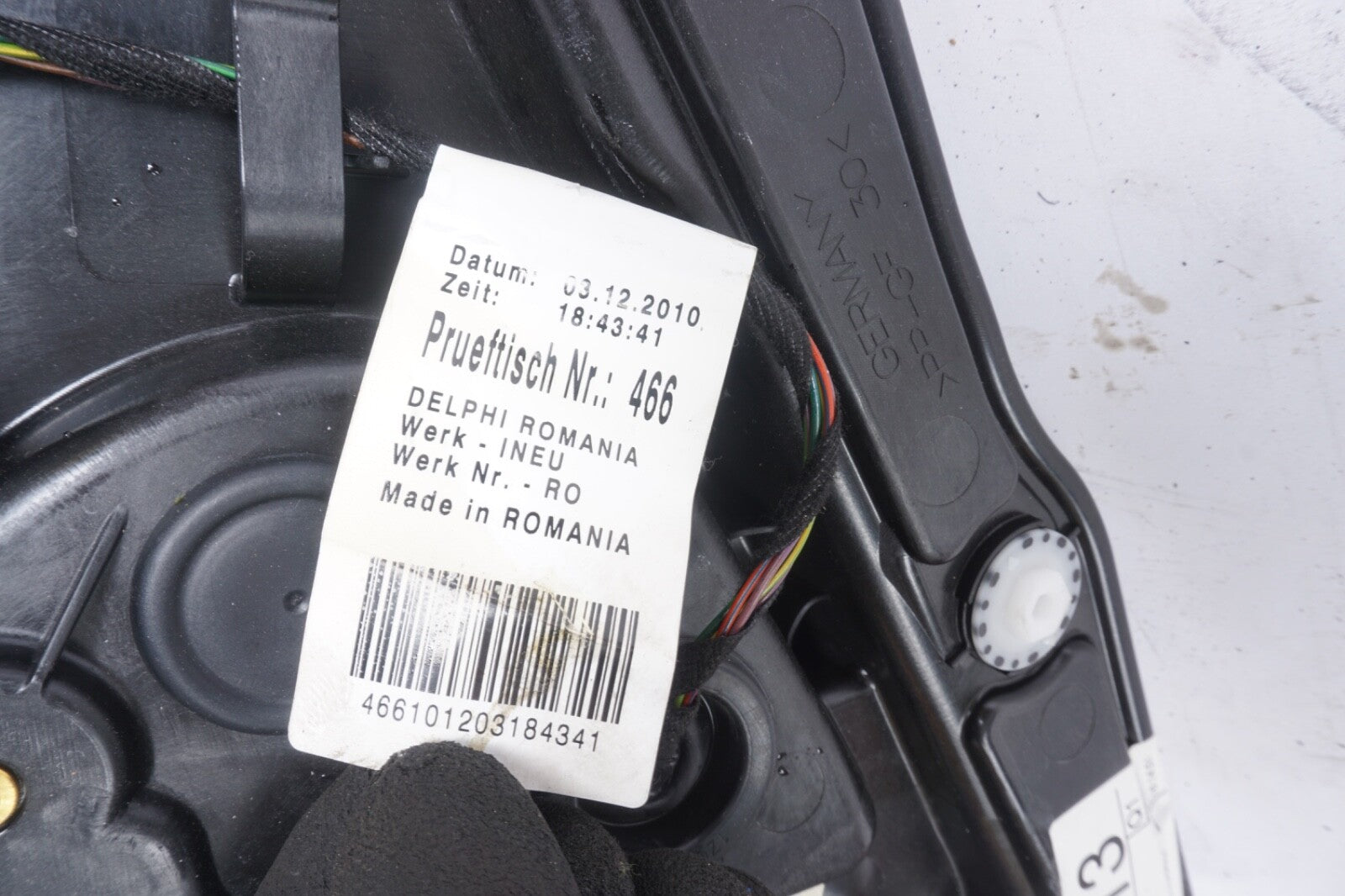 2011 - 2018 PORSCHE CAYENNE REAR LEFT DOOR WINDOW REGULATOR W/ CARRIER OEM