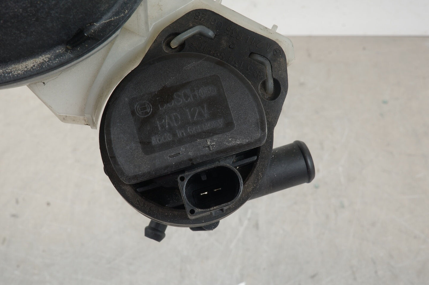 2008-2015 MERCEDES-BENZ W204 C250  COOLANT OVERFLOW EXPANSION RESERVOIR OEM 