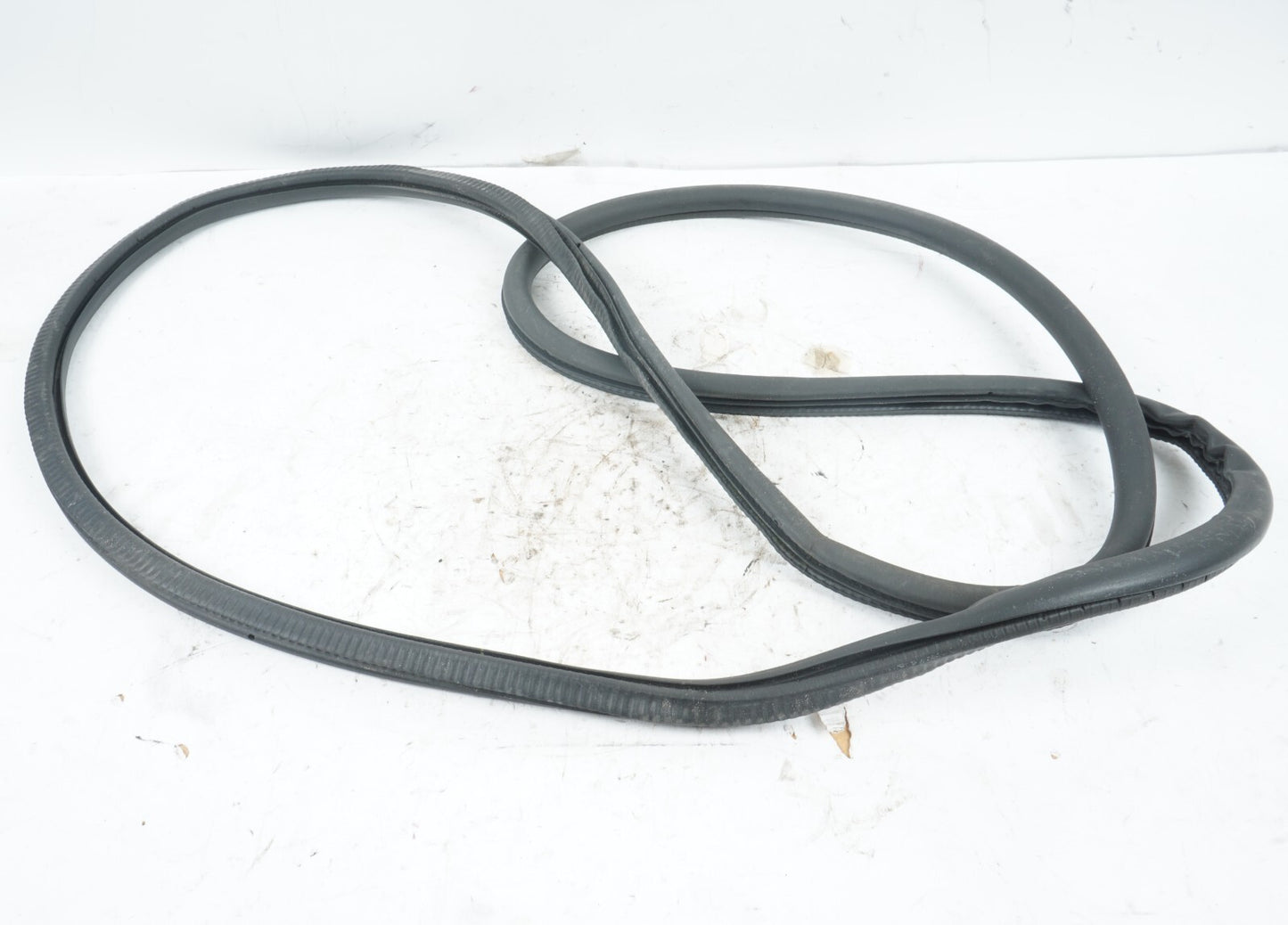 17 - 23 CHRYSLER PACIFICA FRONT LEFT DRIVER SIDE DOOR BODY WEATHERSTRIP SEAL OEM