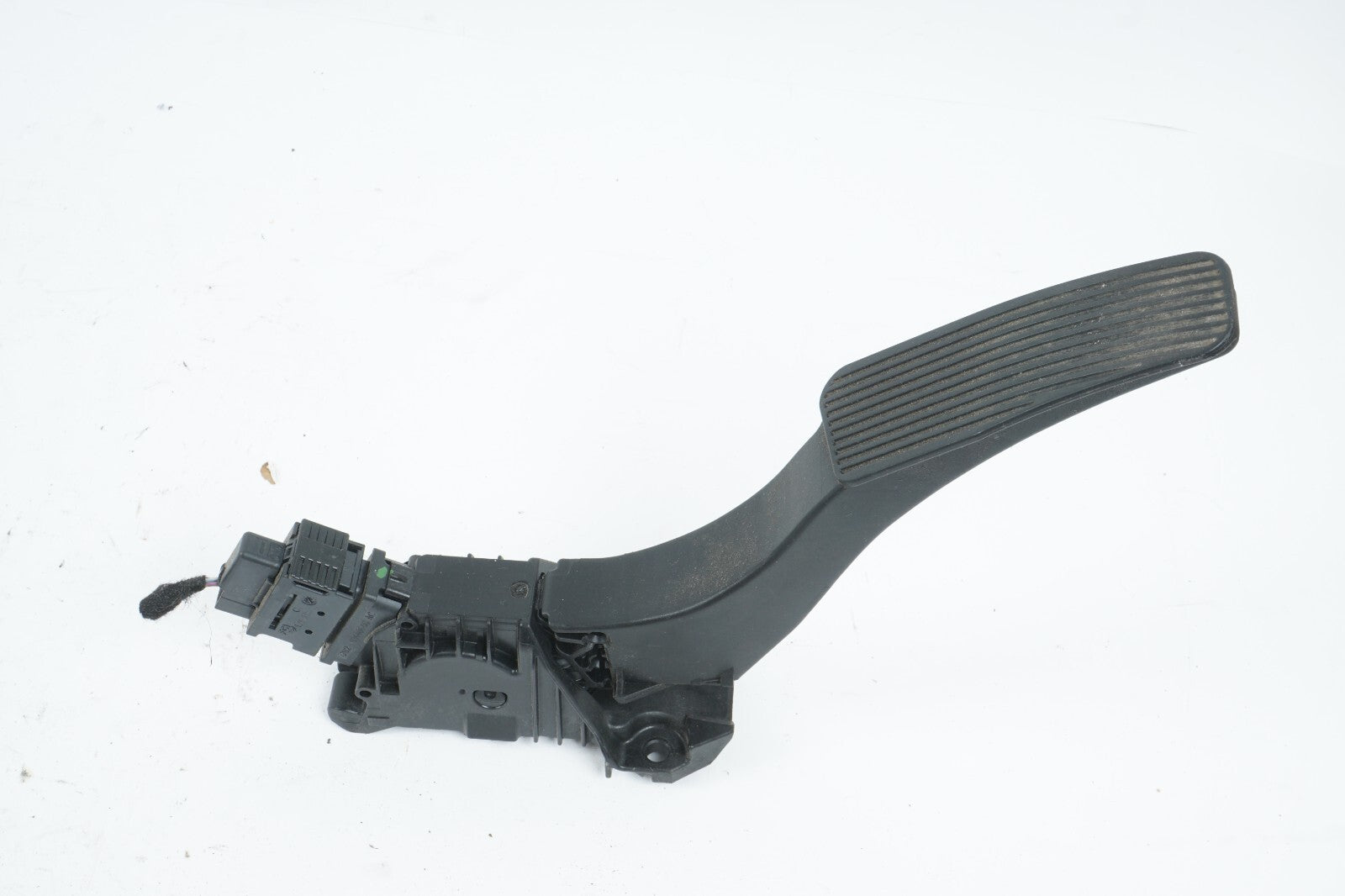 2017 - 2020 CHRYSLER PACIFICA GAS PEDAL ACCELERATOR 04581677AB OEM