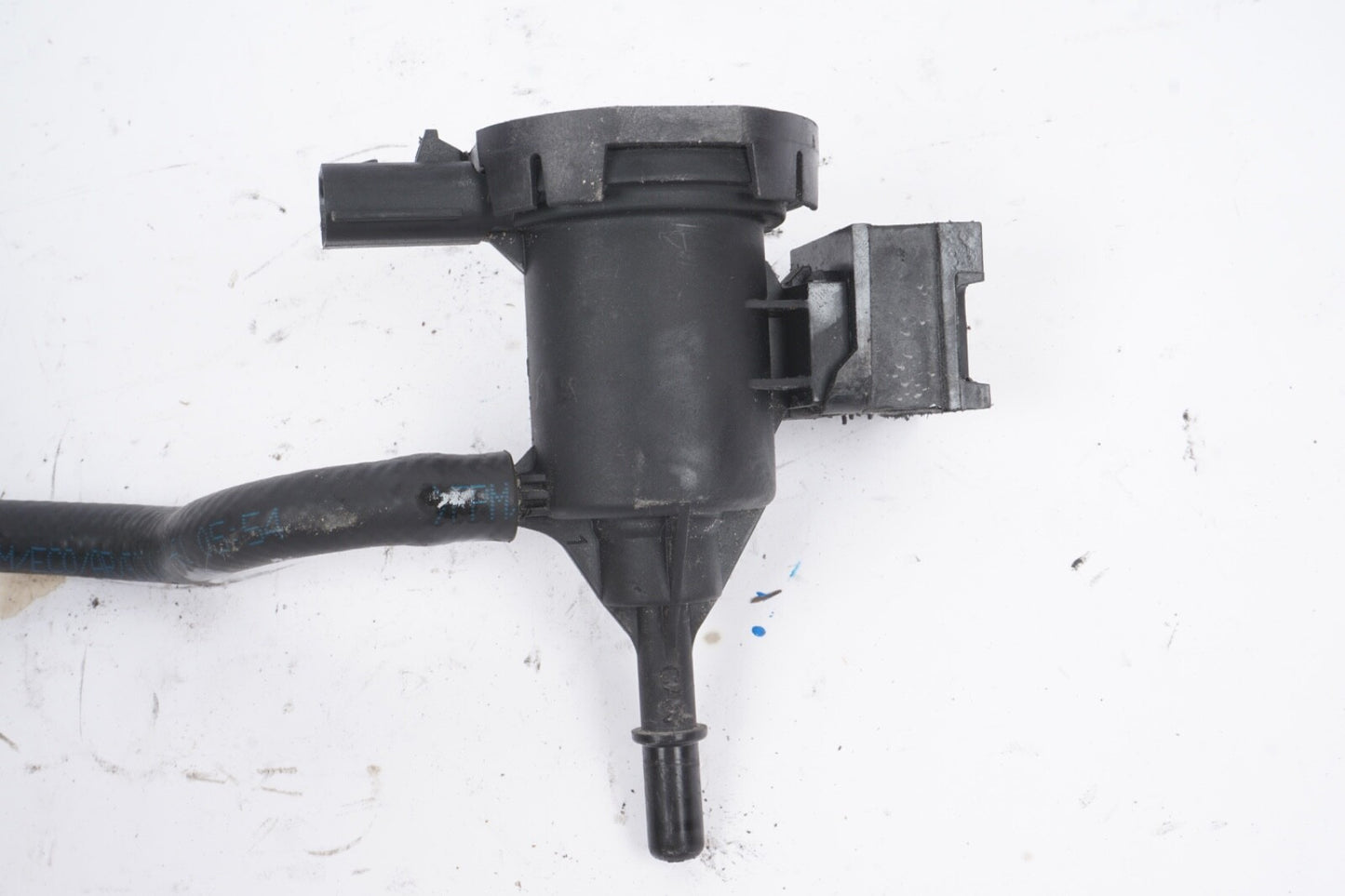 11-18 Mercedes W216 CL550 CLS550 S550 Fuel System Purge Valve 0014760532 OEM