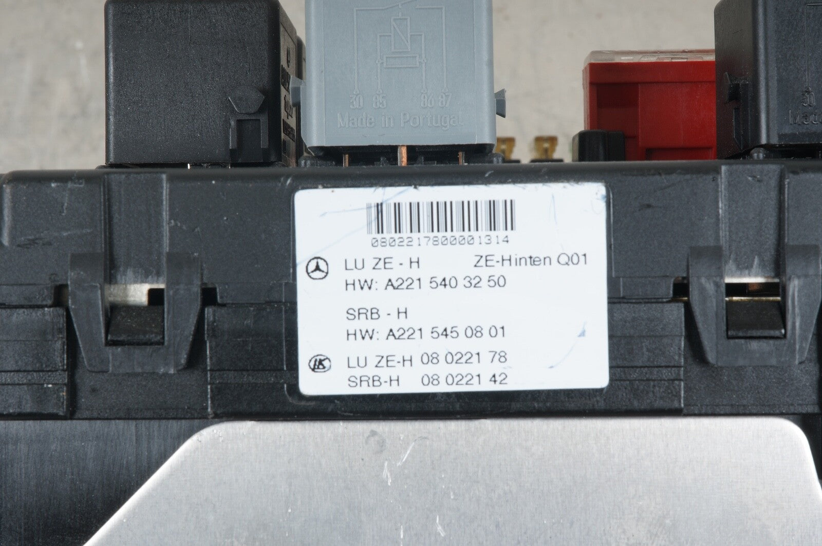 07-09 Mercedes W221 S600 S550 CL550 Rear Trunk Fuse Box Module 2215403862 OEM