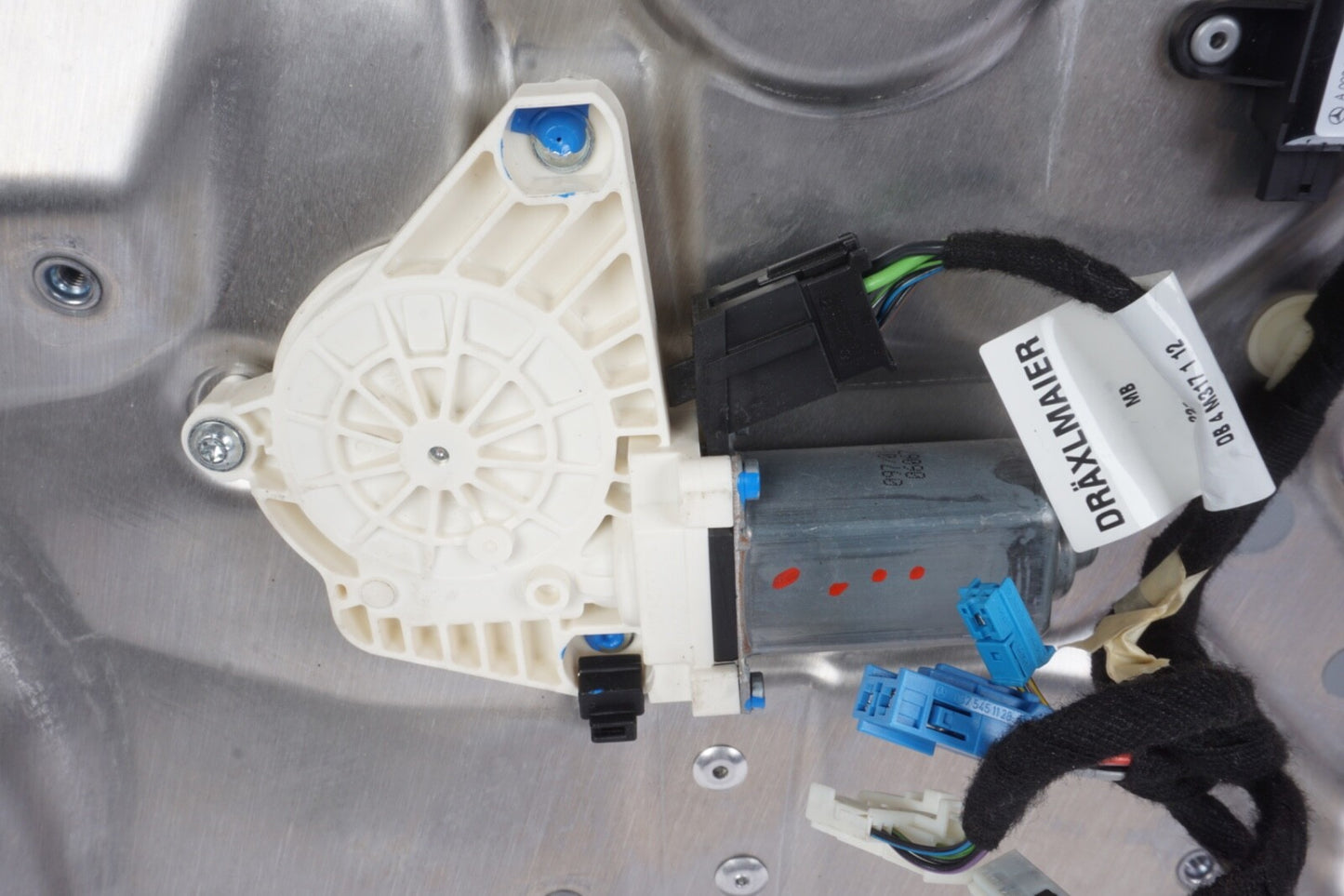 2007-2013 MERCEDES S550 W221 REAR PASSENGER DOOR WINDOW REGULATOR & CARRIER OEM