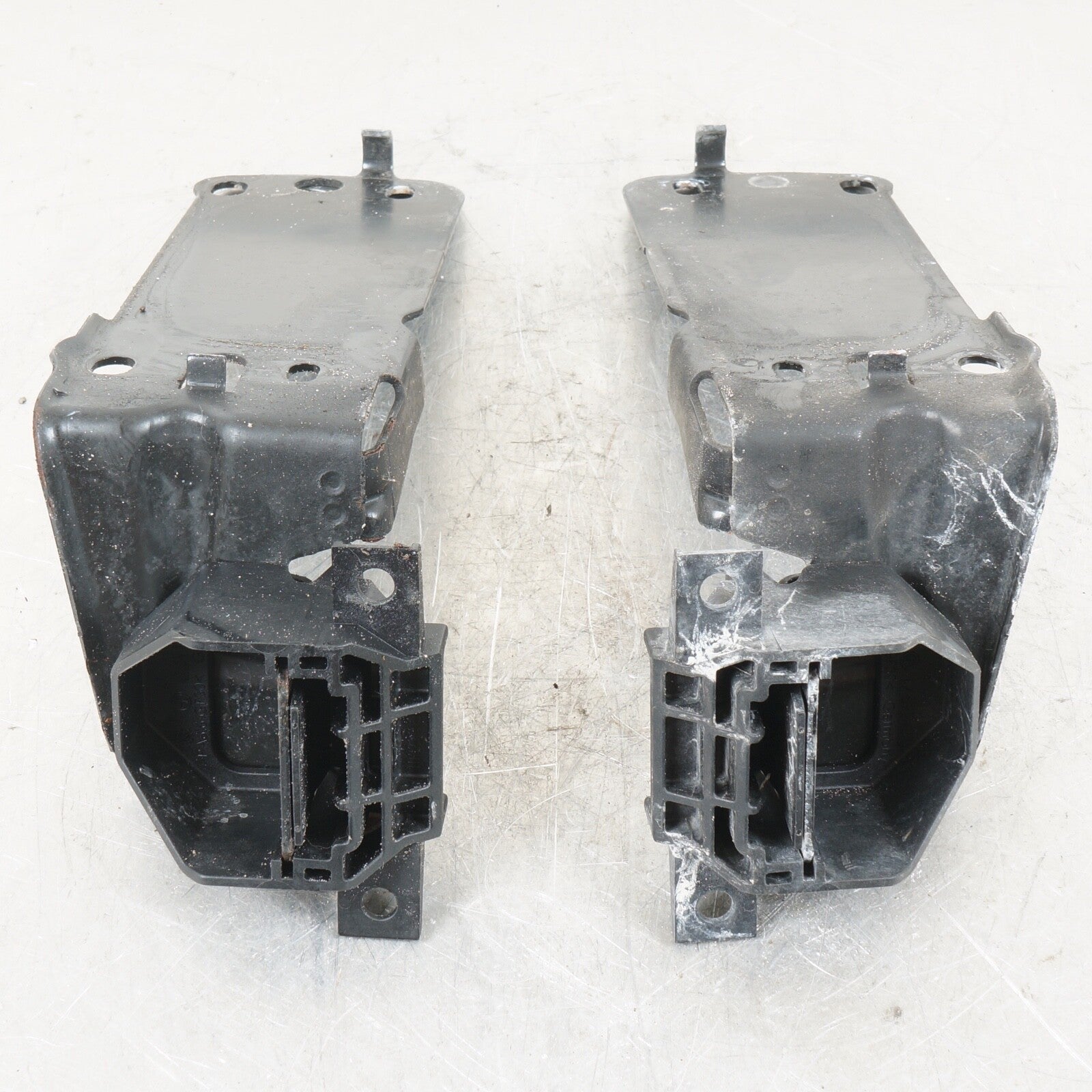 06-13 BMW E90 330i 328i 335i FRONT RIGHT  LEFT PANEL BRACKET OEM DRIVER PASSENGE