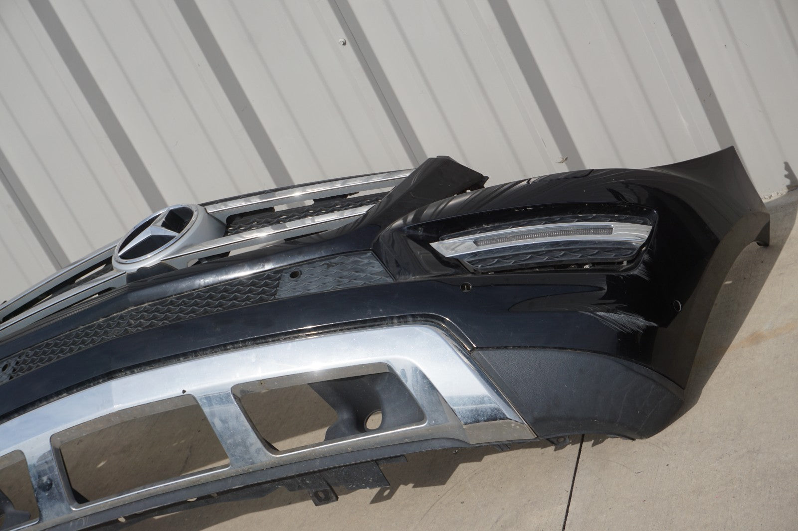 13-16 Mercedes GL450 Front Bumper Cover & Grille OEM