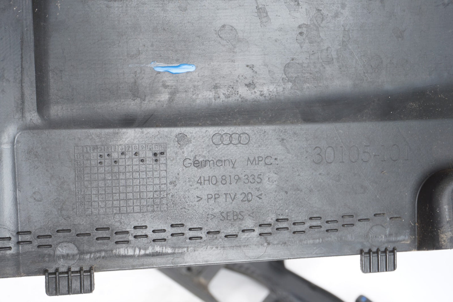 12-17 AUDI A8L A8 FRONT COWL PANEL RAIN TRAY COVER PANEL LEFT & RIGHT OEM
