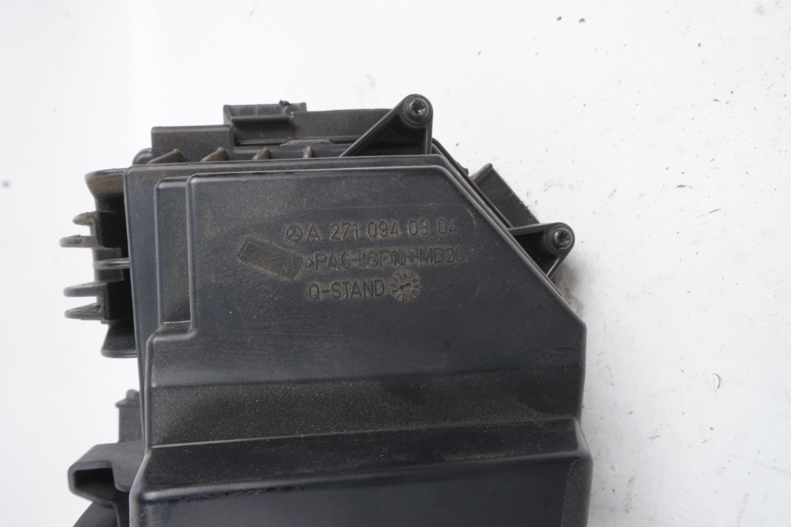2012 - 2015 MERCEDES C250 Air Intake Cleaner Filter Housing Box OEM A2710901601
