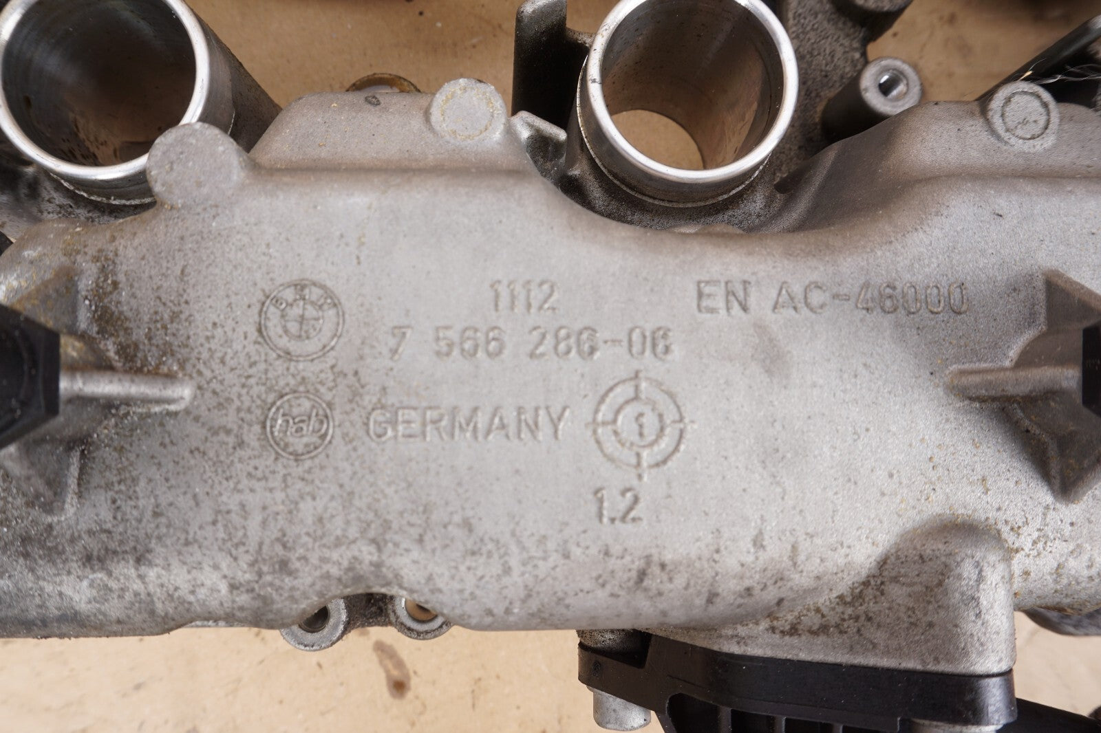 2012 - 2016 BMW 650i 550i 750i 4.4l Left Driver Side Valve Cover OEM