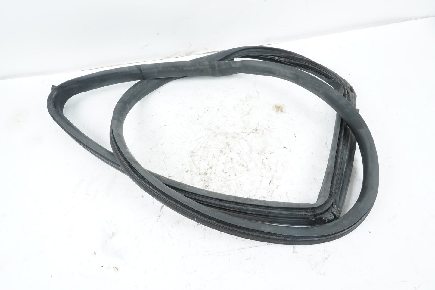 14 -20 MASERATI QUATTROPORTE REAR LEFT DRIVER SIDE DOOR WEATHERSTRIP SEAL OEM