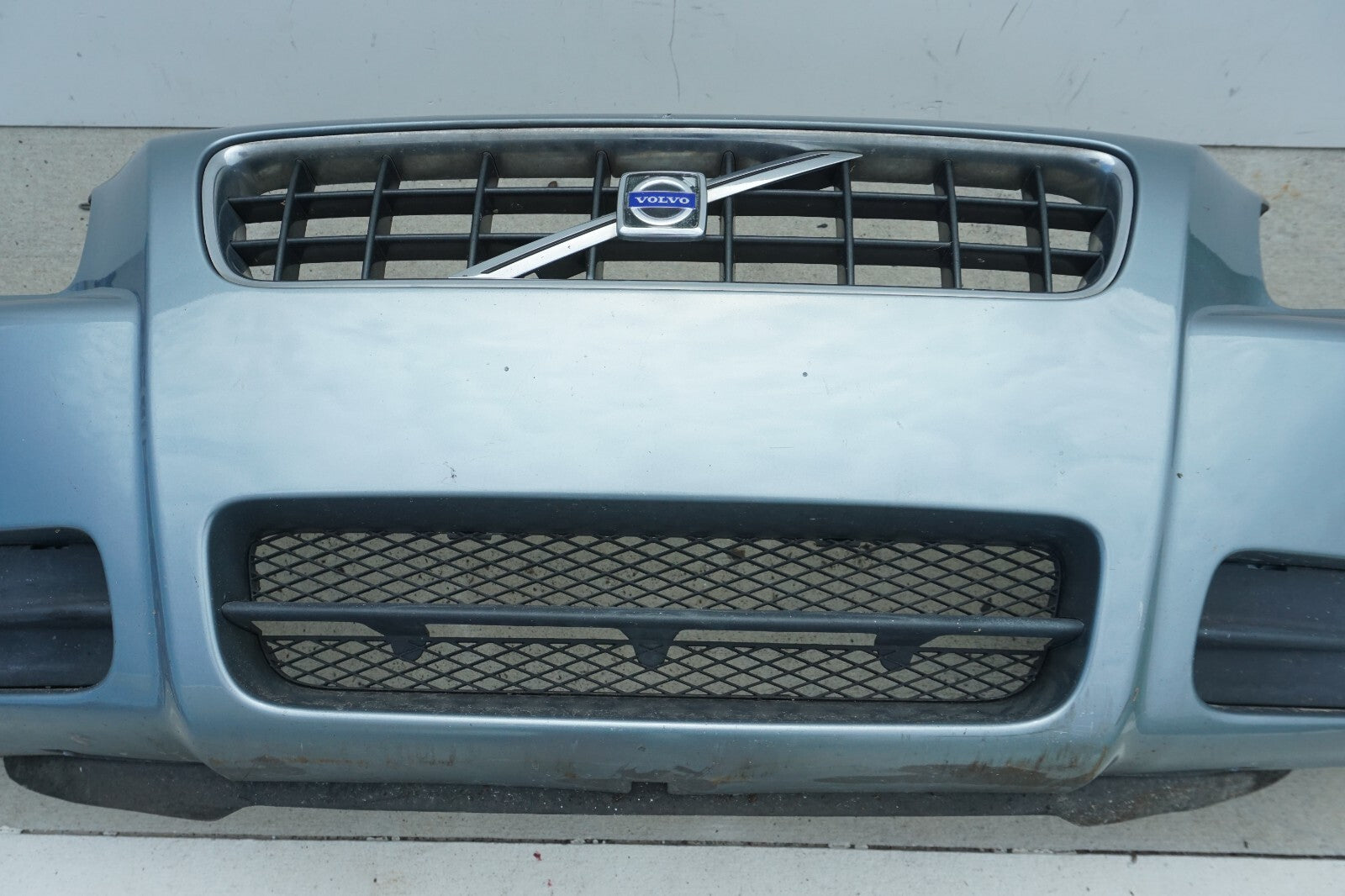 2006-2010 VOLVO C70 T5 FRONT BUMPER COVER W/ GRILLE OEM