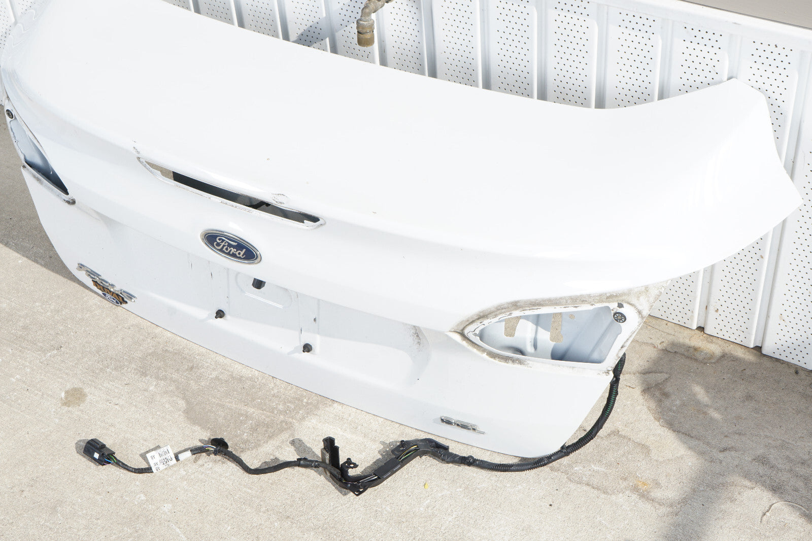 16 17 18 FORD FOCUS SEDAN TRUNK LID OEM