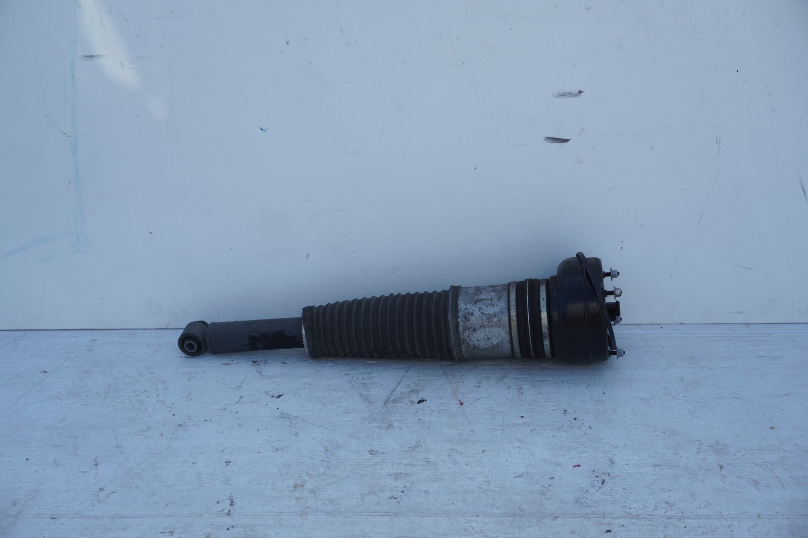 12-17 AUDI A8L A8 3.0L REAR RIGHT PASSENGER SIDE AIR SHOCK STRUT 4H0616002M OEM