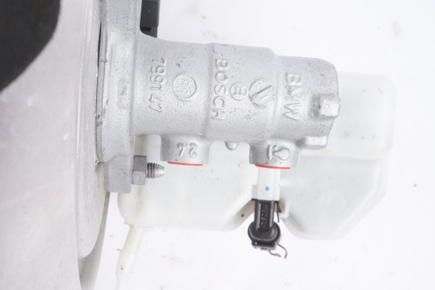 2018 - 2023 BMW X2 F39 POWER BRAKE BOOSTER W/ MASTER CYLINDER OEM 6872076