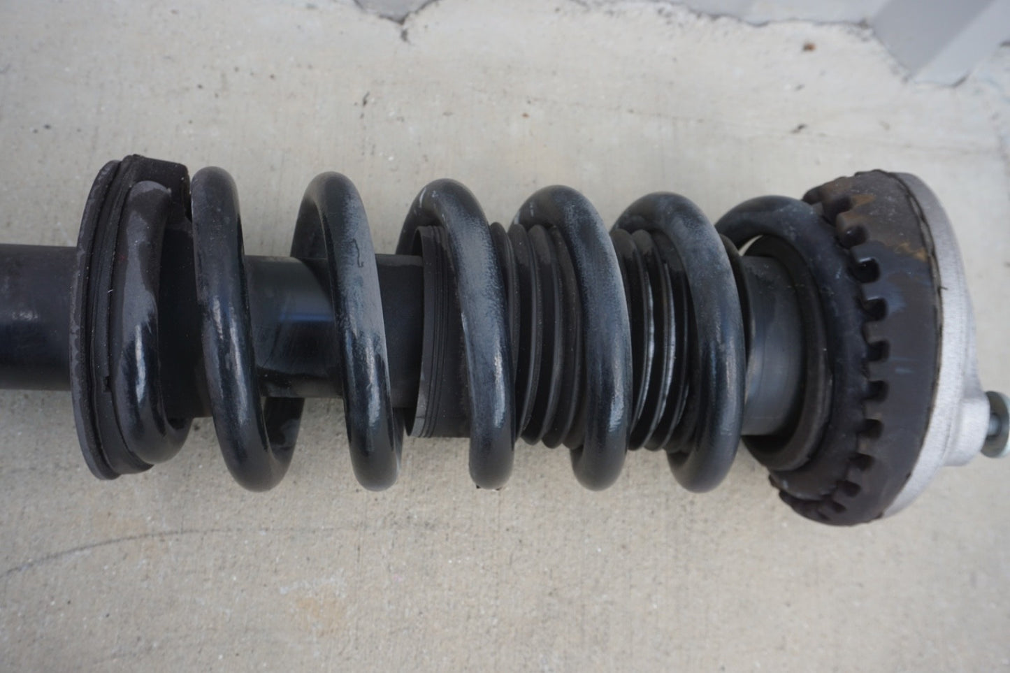 2014 - 2020 Maserati Ghibli Front Right Shock Absorber Spring Strut OEM