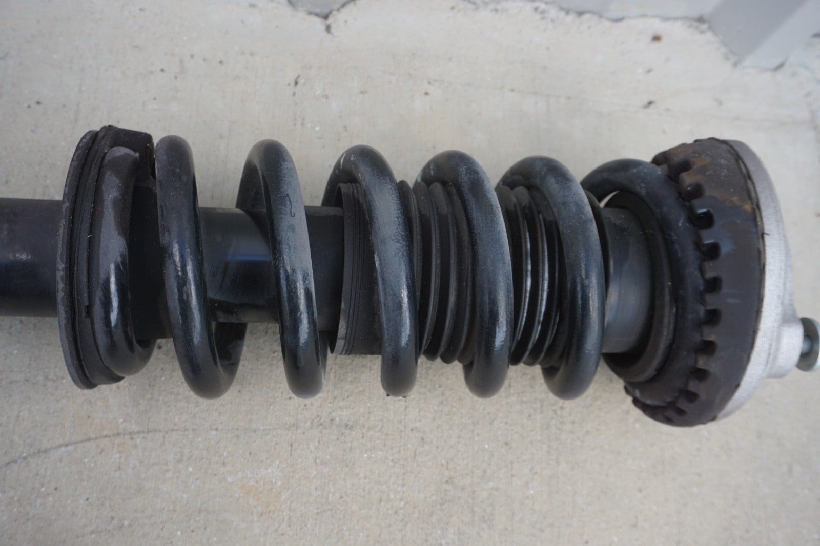 2014 - 2020 Maserati Ghibli Front Right Shock Absorber Spring Strut OEM