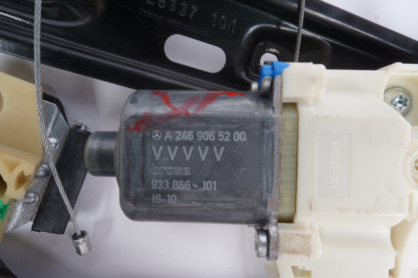 Mercedes X156 GLA45 GLA250 window motor and regulator, right front 2469065200