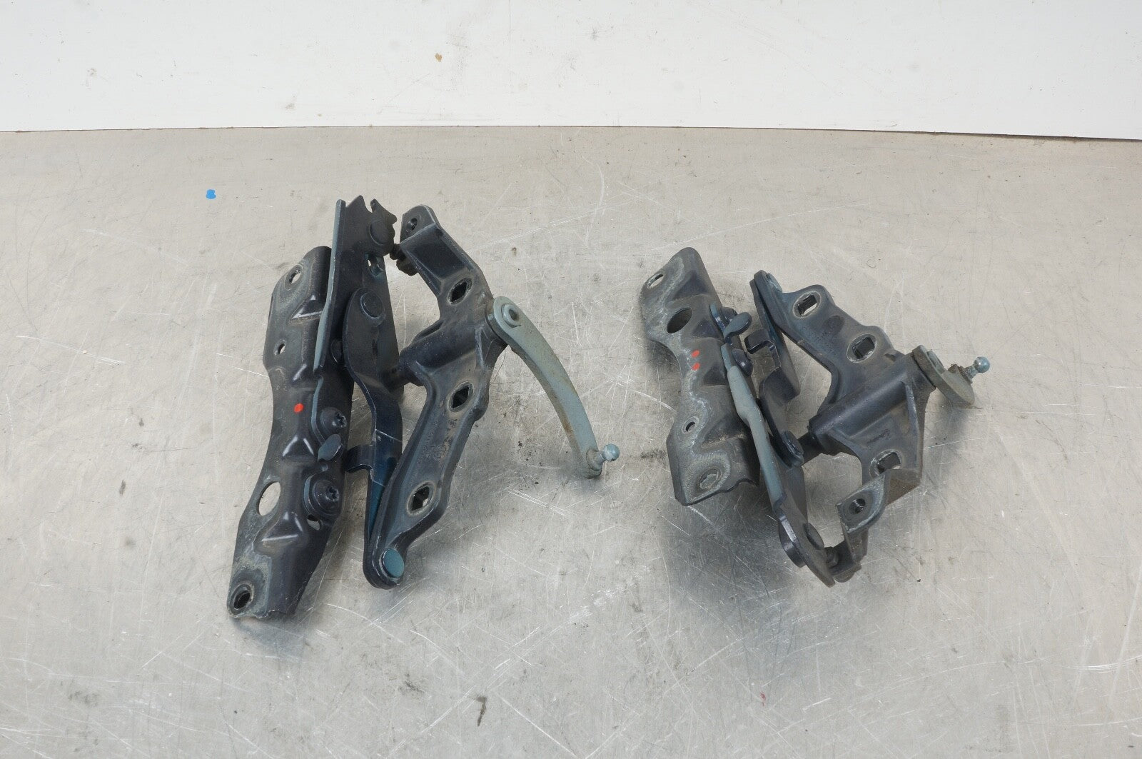 07-13 Mercedes W221 S400 S550 S63 AMG Hood Hinge Bracket Left & Right Set OEM