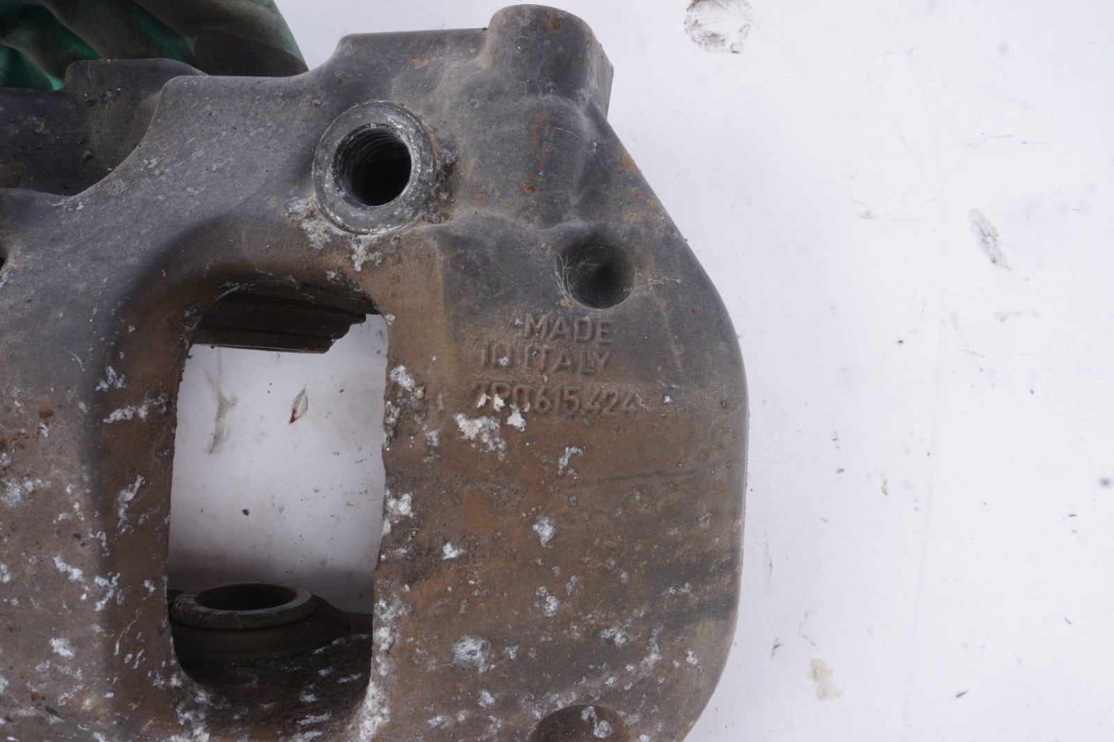 2011 - 2014 PORSCHE CAYENNE REAR RIGHT PASSENGER SIDE BRAKE CALIPER OEM