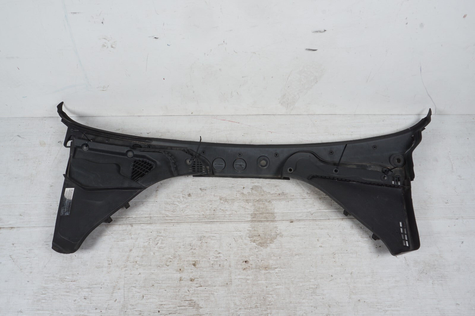 13-18 BMW 650i 640i Grand Coupe Front Windshield Wiper Cowl Cover Trim Panel OEM