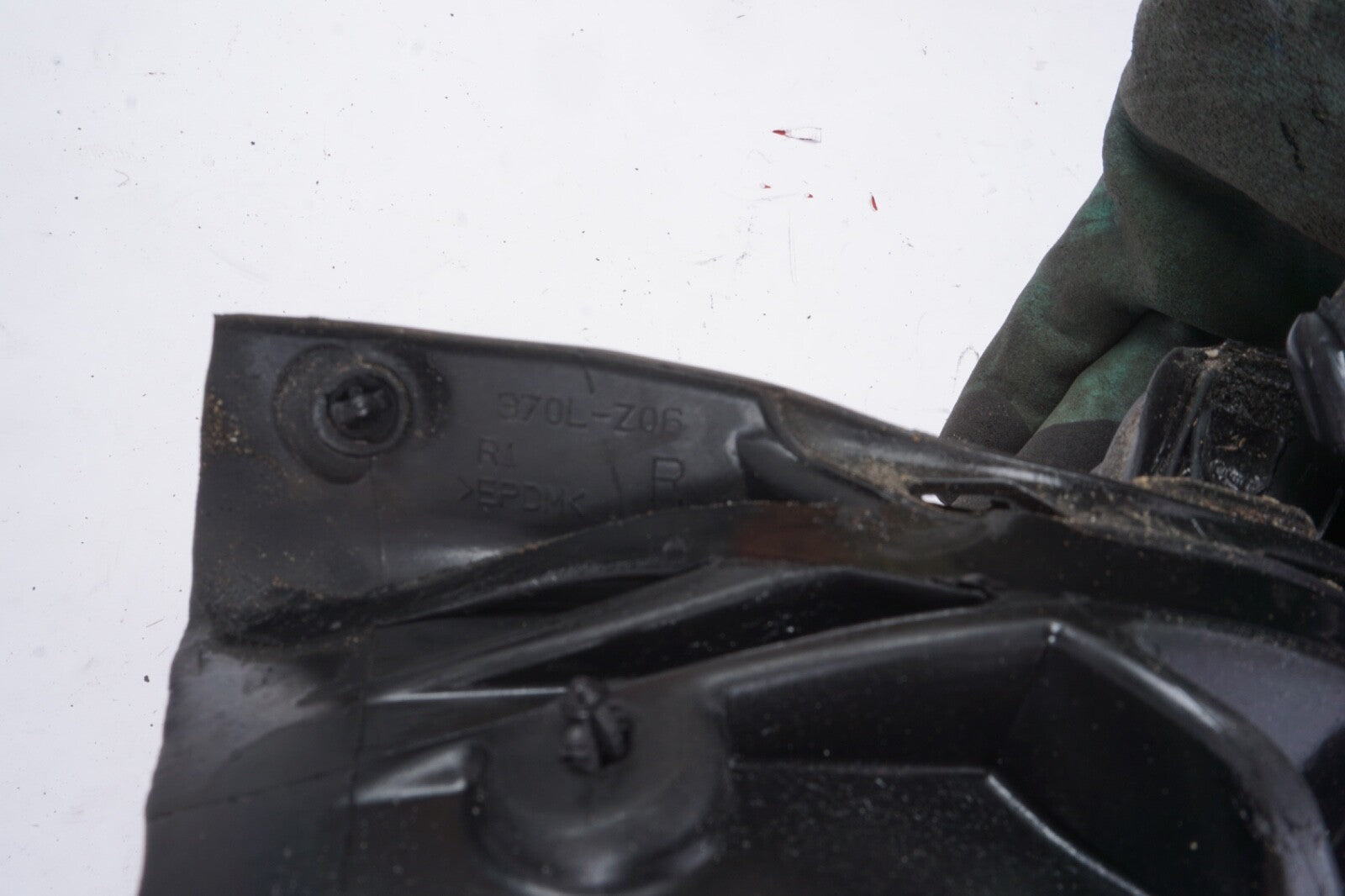 10-14 MERCEDES-BENZ C207 E350 COUPE REAR RIGHT PASSENGER SIDE WINDOW SEAL