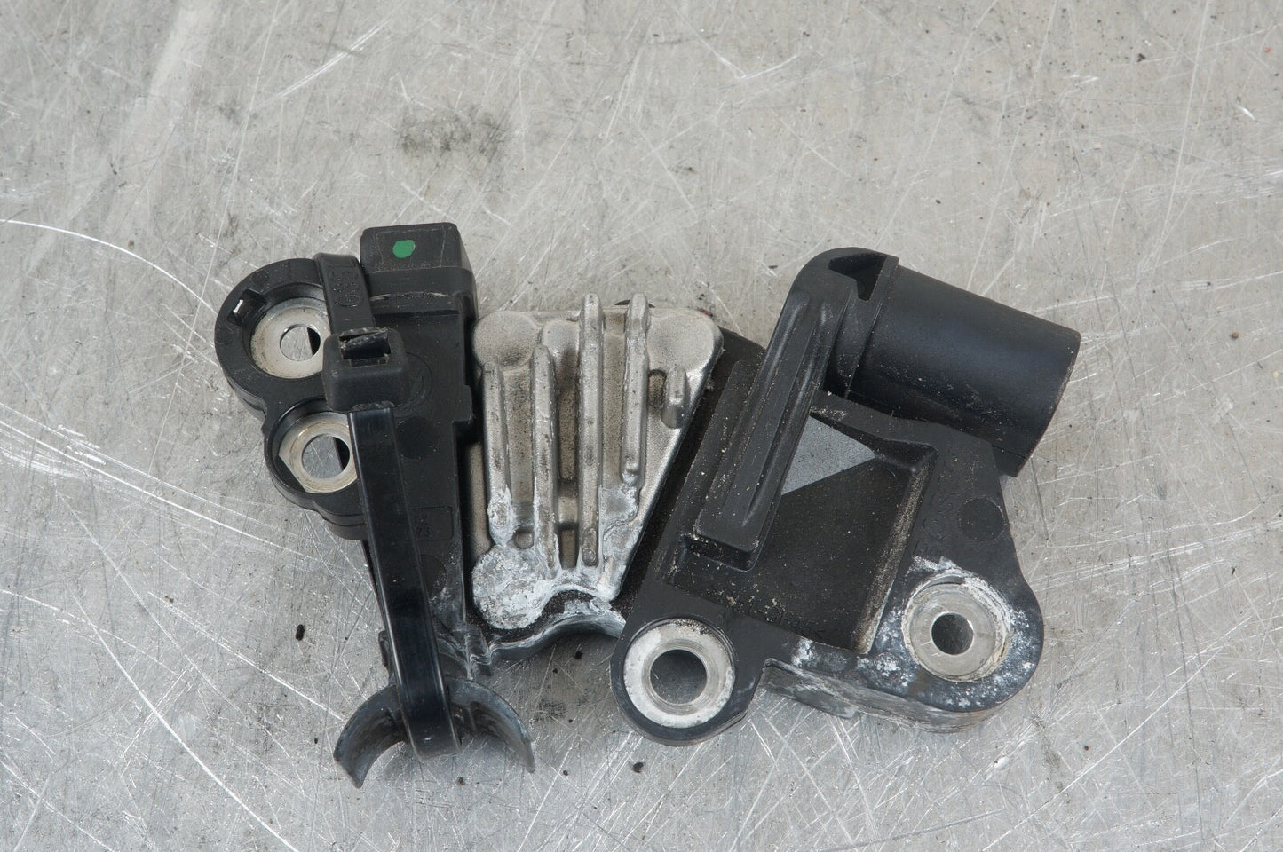 MERCEDES BENZ ALTERNATOR REGULATOR F00M 346 081 A0031546906 OEM