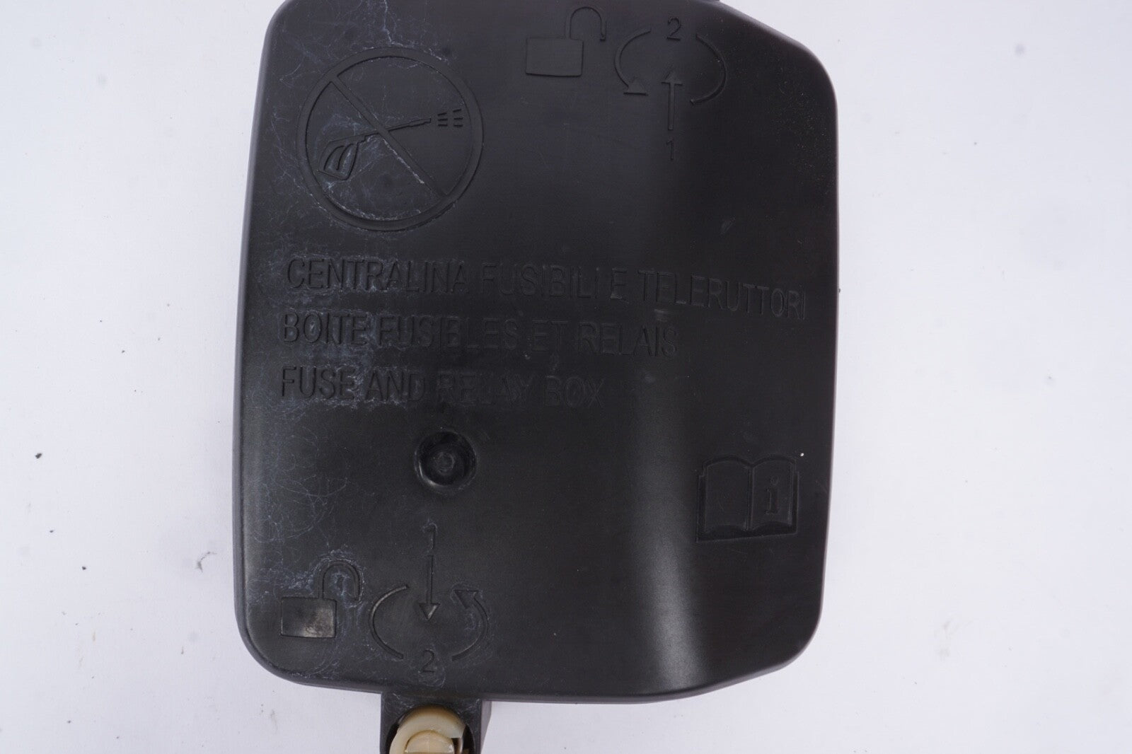 17-20 Alfa Romeo Giulia Front Right Floor Fuse Box Lid Cover 50547168 Oem