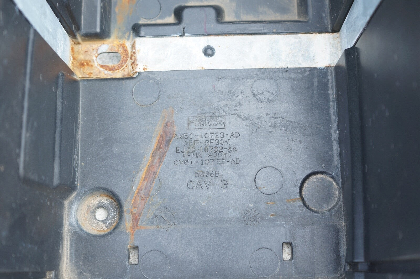 2017 -2019 FORD ESCAPE BATTER TRAY HOLDER HAS DAMAGE OEM AM5110723AD